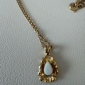 Vintage Gold Pendant Necklace 💛